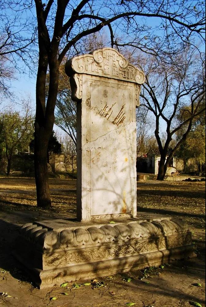 圆明园流散文物丨海岳开襟半月台诗刻碑